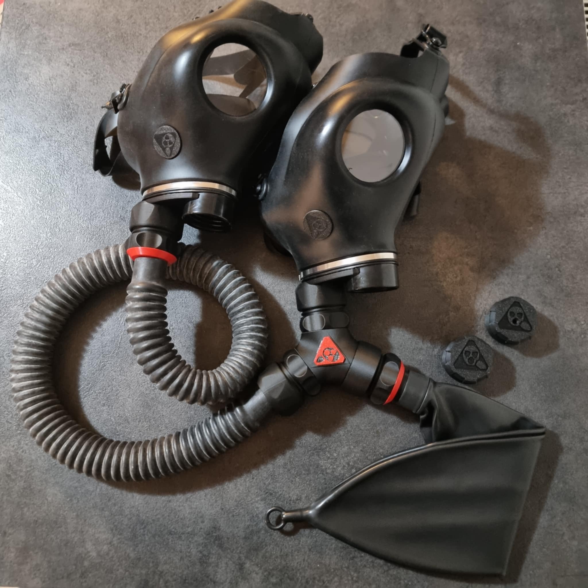 BreathPlayFactory製　穴付きガスマスク ALIEN Breathplay Mask – Dual 40mm NATO Port Design | Breathplay